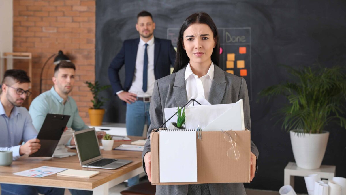 una dipendente che si licenzia scopri i costi licenziamento dipendente