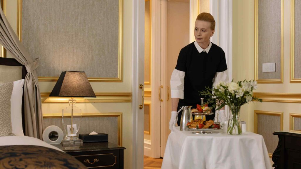 la gestione lavoro intermittente nel settore turistico riguarda anche il personale al piano che porta la colazione in camera